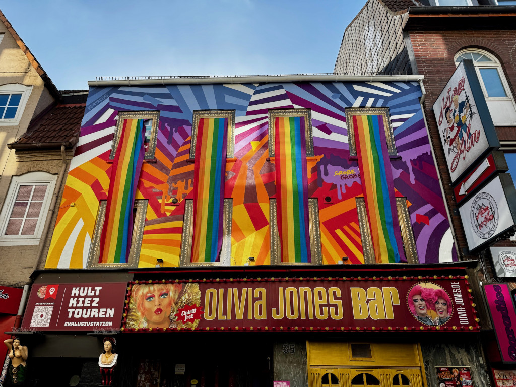 Olivia Jones Bar Fassadenkunstwerk Streetart 1024 x 768 Olivia Jones Bar Fassagenkunstwerk