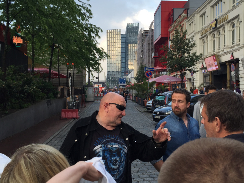 Die Tanzenden Türme der Hamburger Reeperbahn - Eddy Kante auf Stadtführung